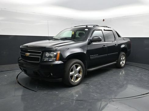 Used 2011 Chevrolet Avalanche LT w/ Luxury Package AWD/4WD image 3
