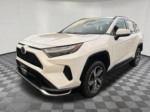 Used 2025 Toyota RAV4 SE AWD/4WD image 3
