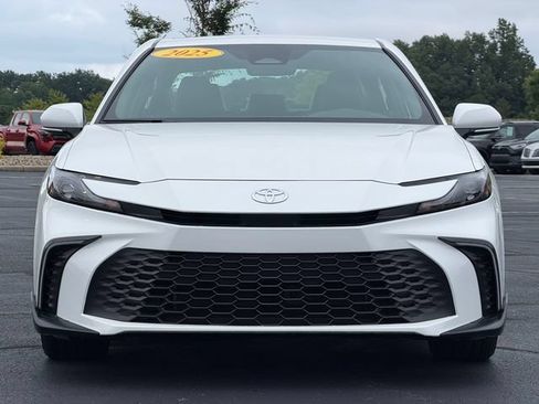 Certified 2025 Toyota Camry SE FWD image 9