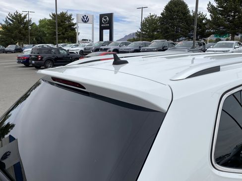 Certified 2023 Volkswagen Tiguan SE FWD image 16