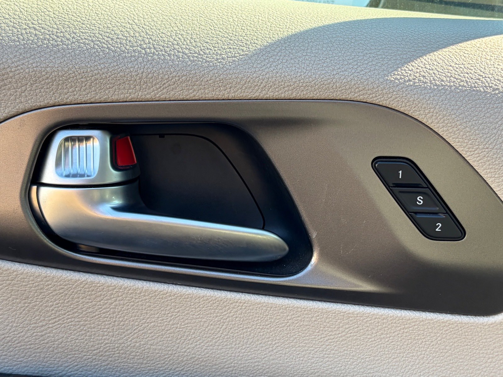 Used 2021 Chrysler Pacifica Touring-L FWD image 7