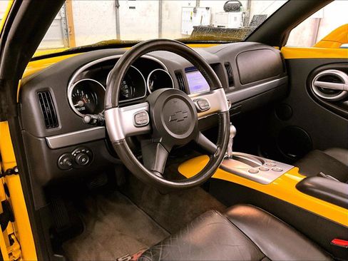 Used 2003 Chevrolet SSR w/ Preferred Equipment Group RWD image 12