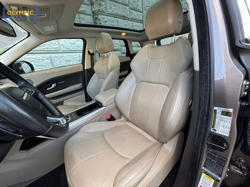 Used 2017 Land Rover Range Rover Evoque SE image 39