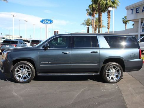 Used 2020 GMC Yukon XL SLT w/ Premium Edition image 4