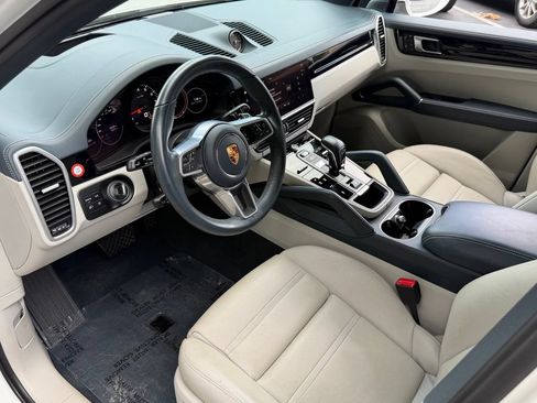 Used 2022 Porsche Cayenne AWD/4WD image 24