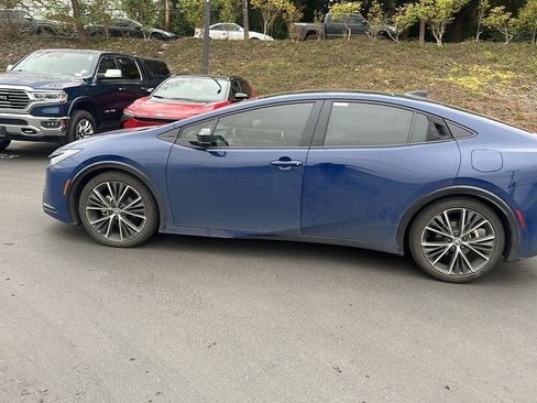 Used 2024 Toyota Prius XLE image 6