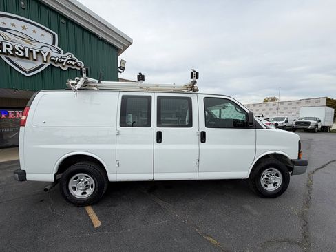 Used 2014 Chevrolet Express 2500 image 2