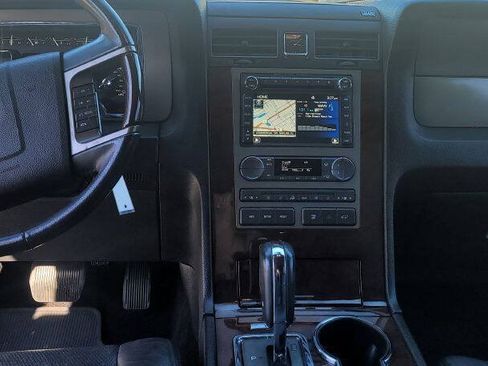 Used 2014 Lincoln Navigator L 2WD image 18