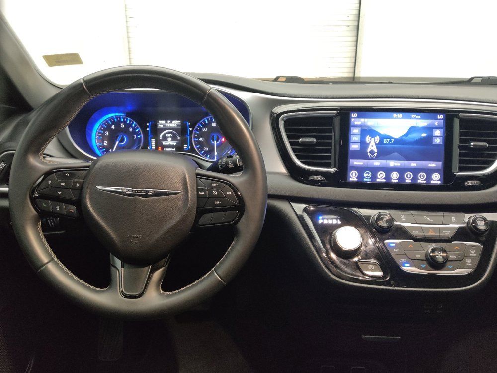 Used 2018 Chrysler Pacifica Touring Plus w/ S Appearance Package FWD image 22