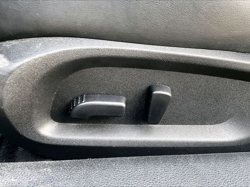 Used 2017 INFINITI Q60 w/ Cargo Package image 29