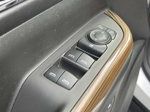 Used 2019 GMC Acadia SLE image 30