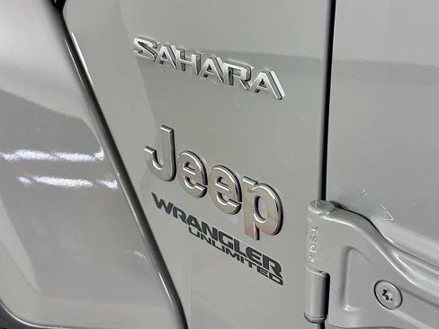 Used 2020 Jeep Wrangler Unlimited Sahara image 7