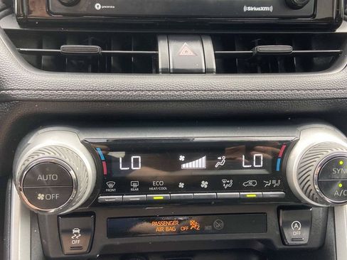 Used 2021 Toyota RAV4 XLE FWD image 31