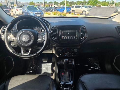Used 2020 Jeep Compass Latitude FWD image 12