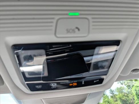 Certified 2025 Volkswagen Tiguan SE AWD/4WD image 35