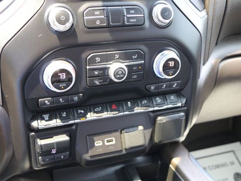 Used 2022 GMC Sierra 2500 Denali w/ Denali Ultimate Package AWD/4WD image 25