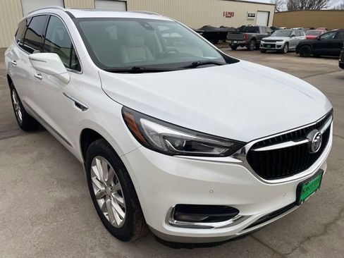 Used 2021 Buick Enclave Premium w/ Sun and Sites Package image 2