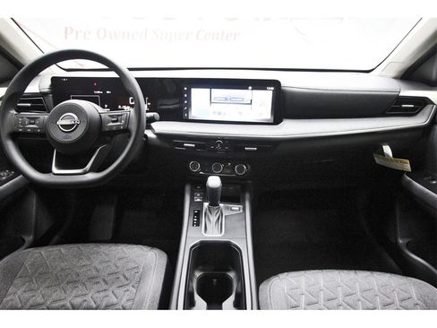 Used 2025 Nissan Kicks SV image 7