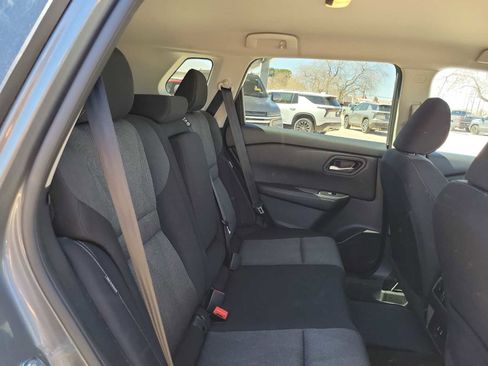 Used 2024 Nissan Rogue SV image 9