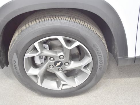 Used 2025 Chevrolet Trax LT w/ LT Convenience Package FWD image 36