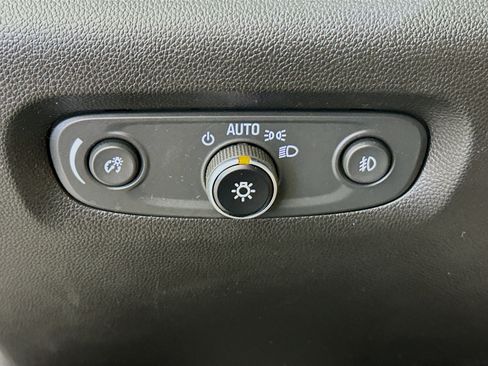 Used 2019 Chevrolet Traverse LT FWD image 17