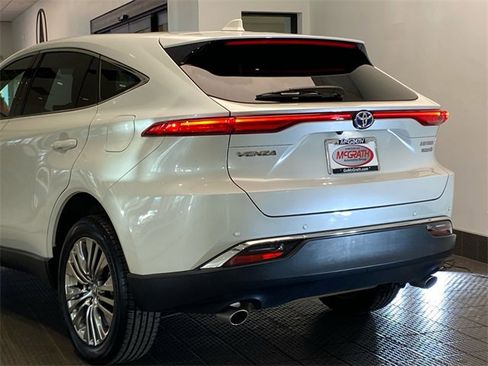 Used 2021 Toyota Venza Limited image 5