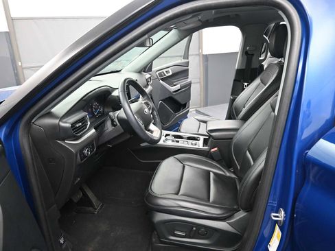 Used 2023 Ford Explorer XLT w/ Equipment Group 202A image 11