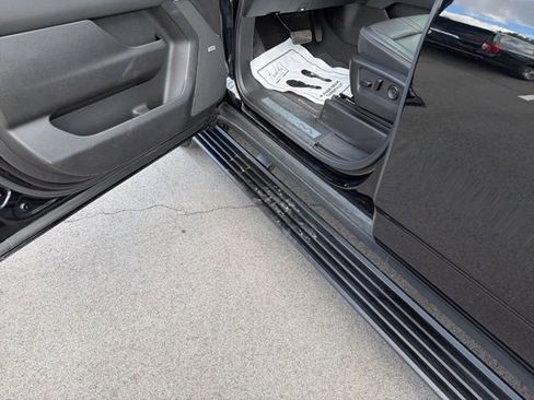 Used 2025 Chevrolet Suburban High Country AWD/4WD image 16
