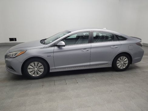 Used 2016 Hyundai Sonata SE FWD image 2