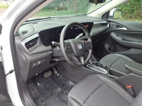 Used 2025 Buick Encore GX Preferred AWD/4WD image 12