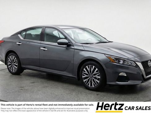 Used 2025 Nissan Altima 2.5 SV image 1