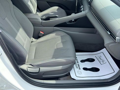 Used 2021 Hyundai Elantra SE image 31