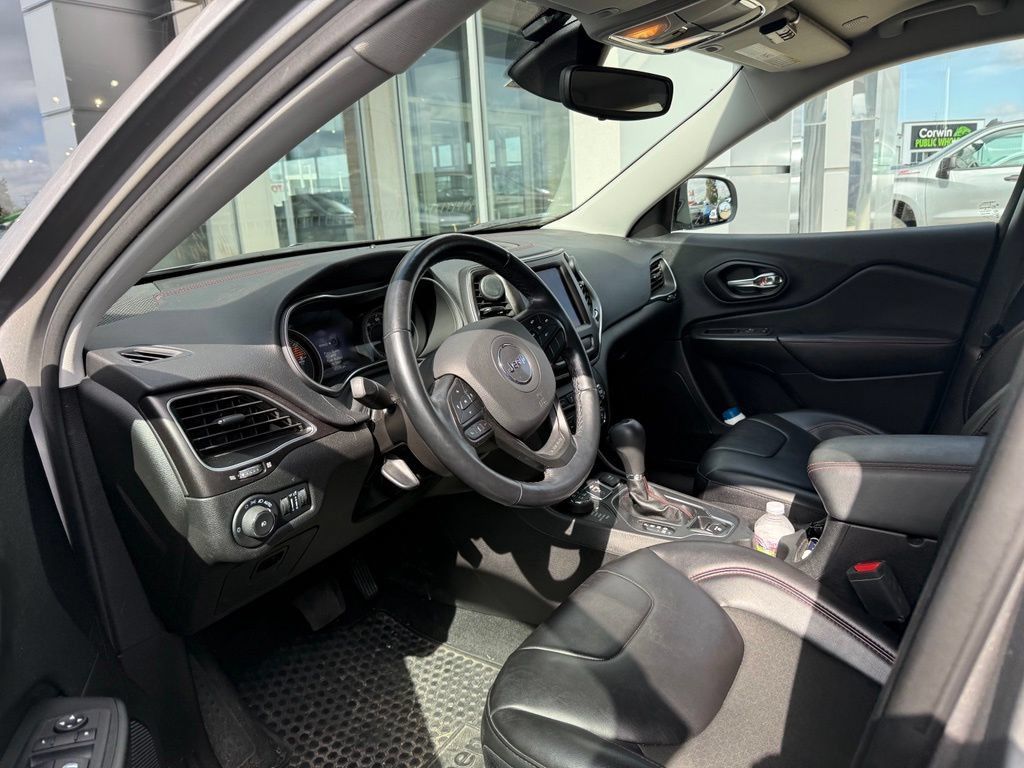 Used 2021 Jeep Cherokee Trailhawk AWD/4WD image 12