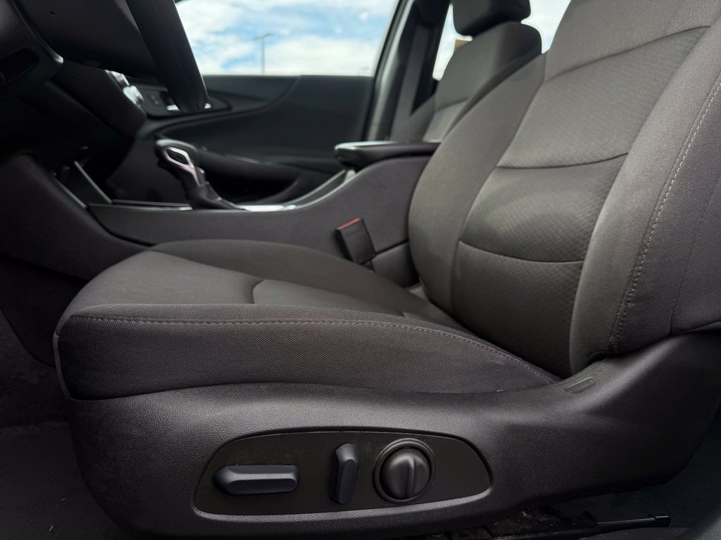 Used 2024 Chevrolet Malibu LT FWD image 9