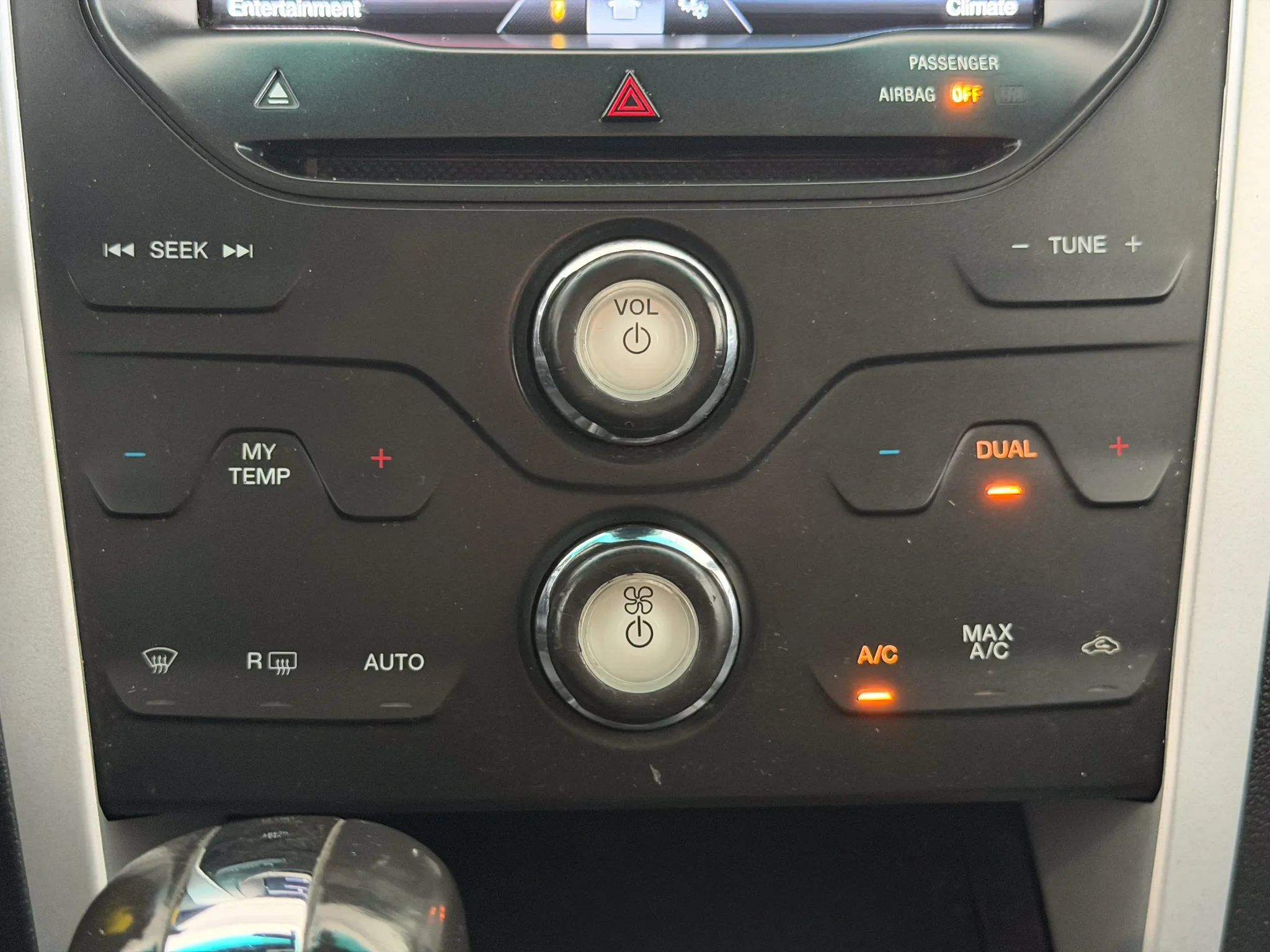 Used 2015 Ford Explorer XLT w/ Equipment Group 202B FWD image 33