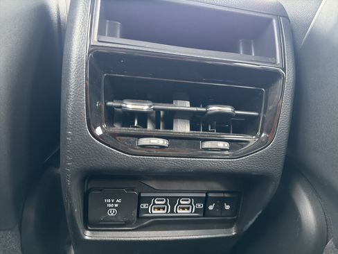 Used 2023 Jeep Grand Cherokee Limited AWD/4WD image 26