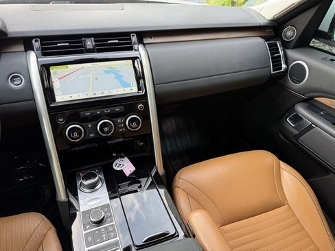 Used 2017 Land Rover Discovery HSE AWD/4WD image 22