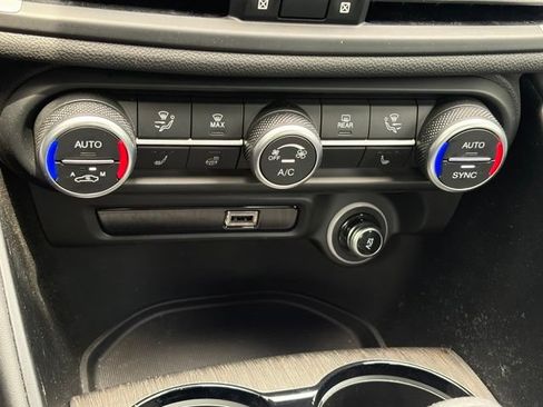 Used 2023 Alfa Romeo Giulia Ti AWD/4WD image 31