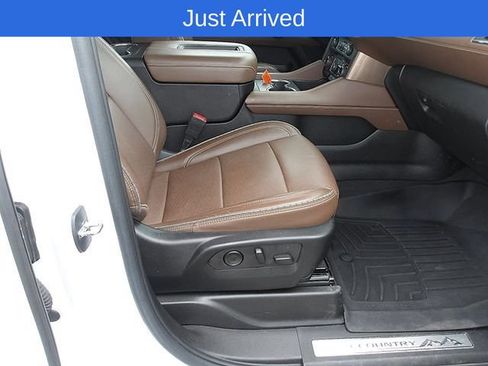 Used 2023 Chevrolet Suburban High Country AWD/4WD image 9
