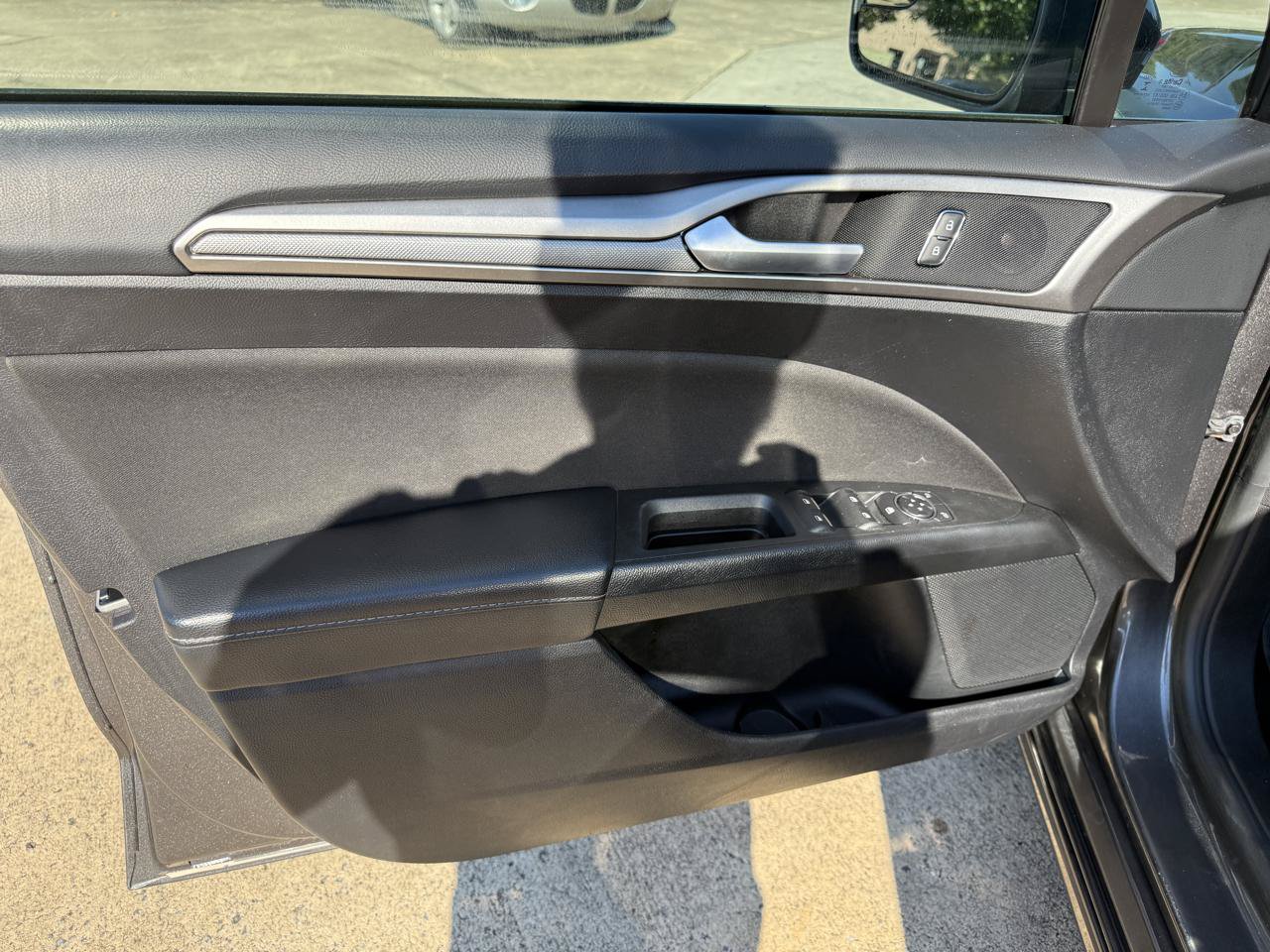Used 2018 Ford Fusion SE w/ Fusion SE Technology Package FWD image 11