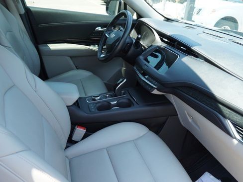 Used 2022 Cadillac XT4 Premium Luxury w/ Enhanced Visibility Package FWD image 11