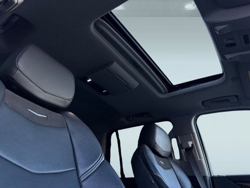 Used 2015 Cadillac Escalade Luxury image 15