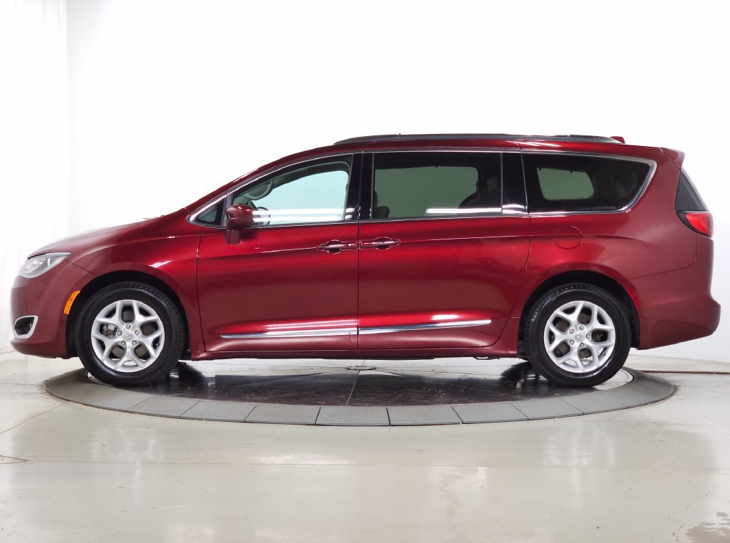 Used 2017 Chrysler Pacifica Touring-L Plus w/ Tire & Wheel Group FWD image 4