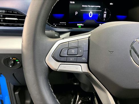 Used 2023 Volkswagen Taos SE w/ Panoramic Sunroof Package image 21