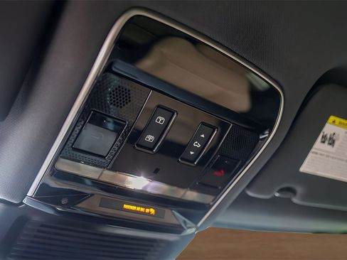 Used 2025 Land Rover Range Rover Sport Dynamic SE image 23