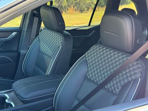 New 2026 GMC Acadia Denali w/ Super Cruise Package image 17