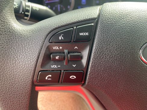 Used 2020 Hyundai Tucson Value w/ Cargo Package image 17