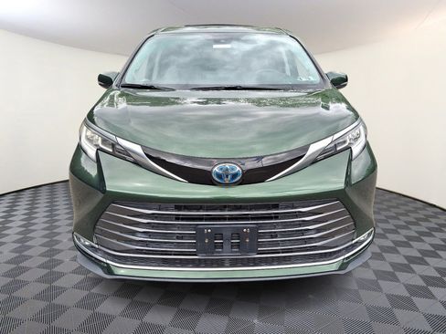 Certified 2021 Toyota Sienna Limited AWD/4WD image 2