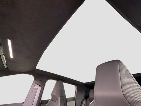 Used 2025 Tesla Cybertruck AWD Crew Cab image 22