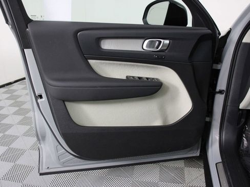 Certified 2026 Volvo XC40 B5 Plus w/ Protection Package Premier image 17